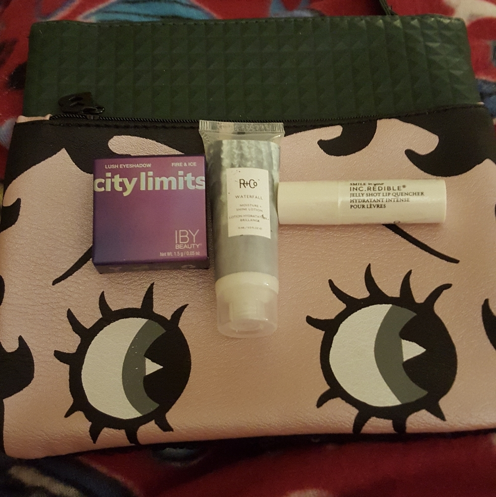 Ipsy makeup bags plus 3 NEW sample items